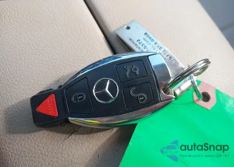 2015 Mercedes-Benz C 300 Luxury 4Matic из США, поврежденный, VIN 55SWF4KB1FU012049